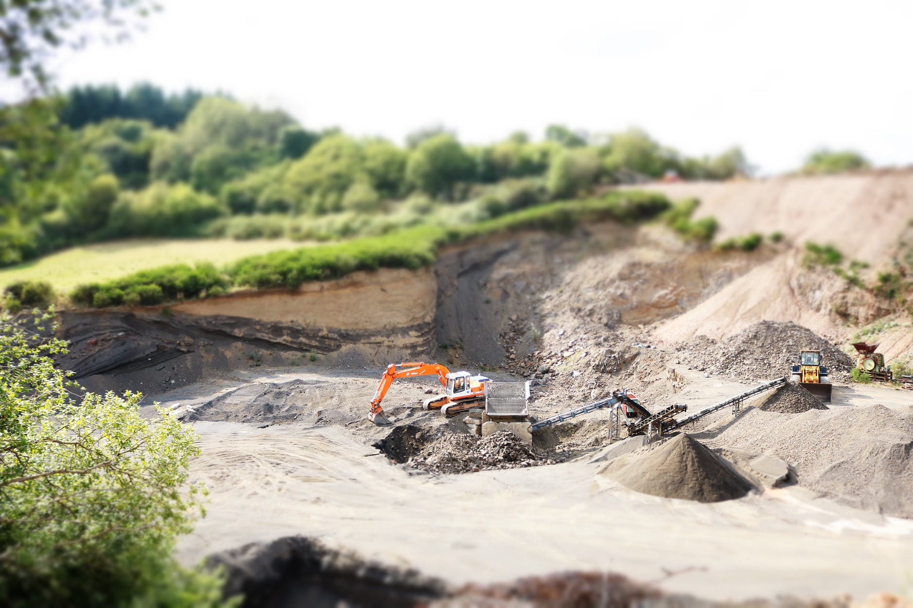 Mineral processing operation in a quarry